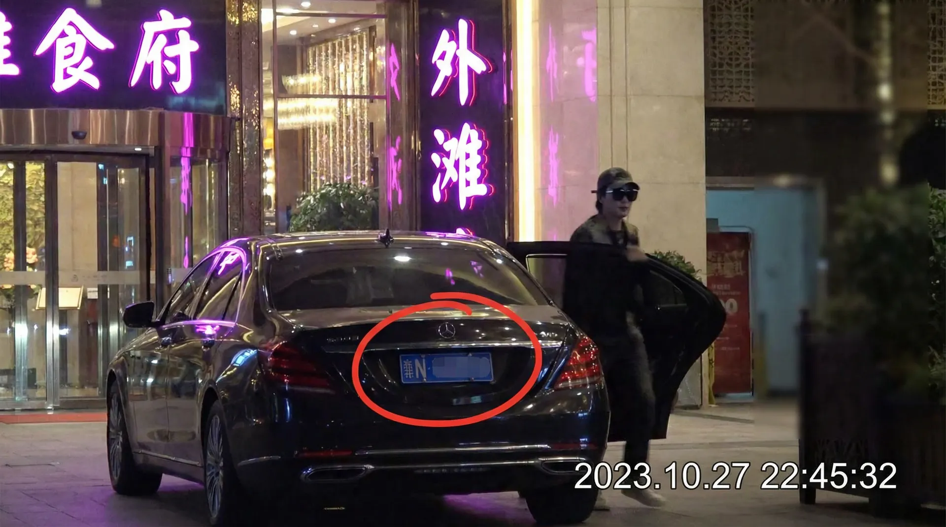博鱼体育官网网址 - 豪车餐厅外偷拍